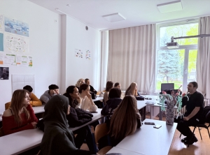 SPOJ MODE I EKOLOGIJE  ̶  EDUKATIVNI ČAS S UMJETNIKOM ARMINOM ĆOSIĆEM