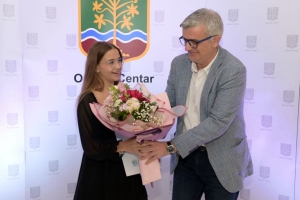 AJŠA SEFIĆ DOBITNICA NAGRADE ZA DRUŠTVENI AKTIVIZAM